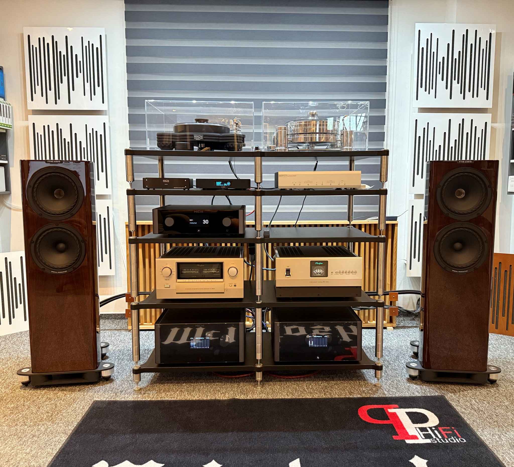 Fyne Audio F703SP s Accuphasse