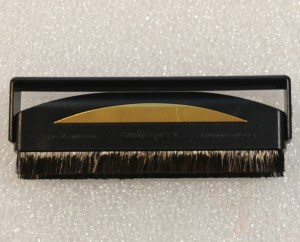 Audioquest Anti Static Record Brush - antistatický karbonový kartáček  s více než milionem ultra jemných vláken (9/14)