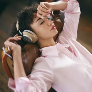 Bowers & Wilkins PX8 - béžová (9/9)