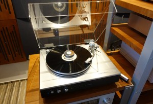 Luxman PD-151 s krytom; vystavený prezentačný kus; bez prenosky (5/5)